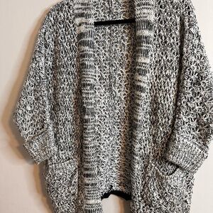 Skies Are Blue Women's Cardigan - Black and White